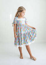Load image into Gallery viewer, Vintage Floral & Lace Dress
