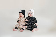 Load image into Gallery viewer, Smiley Beanie | White
