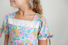 Load image into Gallery viewer, Vintage Floral &amp; Lace Dress
