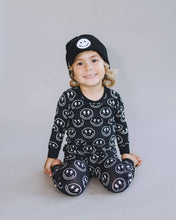 Load image into Gallery viewer, Smiley Beanie | Black
