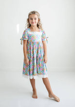 Load image into Gallery viewer, Vintage Floral &amp; Lace Dress
